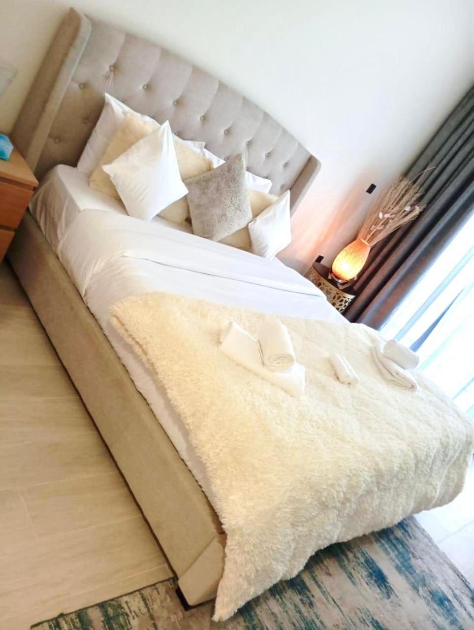 Stunning Living With Burj Khalifa View Dubai